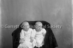 1629-Portrait-Twins-486A