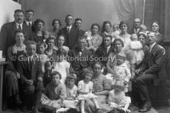 1907-Large-Family-Po44BCA2